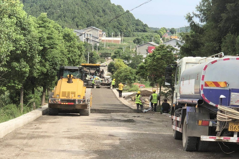 路橋集團搶晴天、戰(zhàn)雨天、斗夜間  全力以赴推進國道347項目建設(shè)
